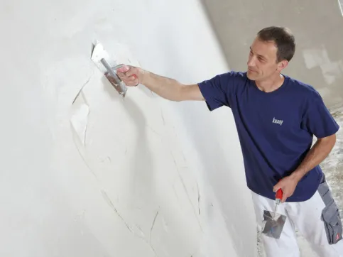 Hochwertige Putzflächen, fertig an einem Tag: Knauf Rotband Sprint - Gipsputz mit Sprinteigenschaften