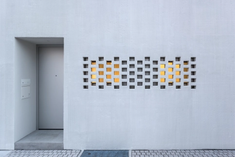 Mineralische Oberputze lassen die Fassade in unterschiedlichen Strukturen und Farben erstrahlen.