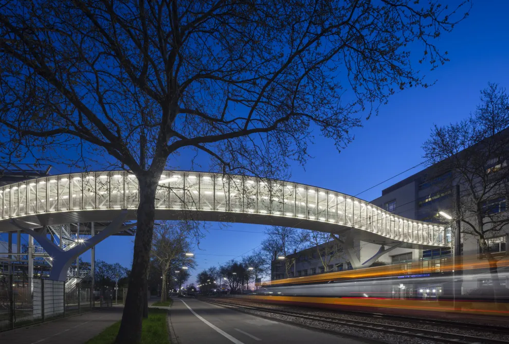 Maßgeschneiderte Brückenlösung für den urbanen und infrastrukturellen Einsatz