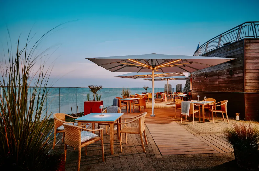 Eleganter Wetterschutz an der rauen irischen Küste: Der PALAZZO® Noblesse trotzt Wind und Wetter im Dunmore House Hotel in Clonakilty.