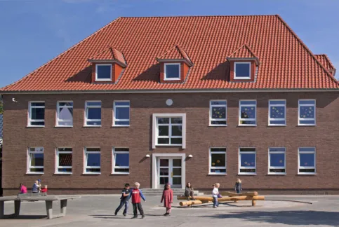 Grundschule, Oyten - Planung: Kay Böning I Fotos: Caparol Farben Lacke Bautenschutz / Martin Duckek