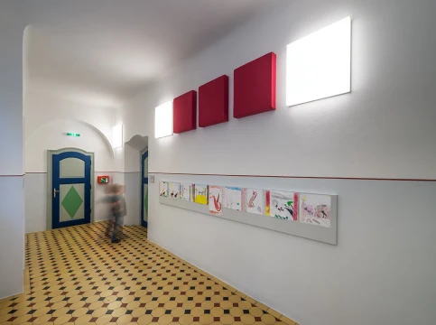 Volkschule Marbach - Planung: Bauer-Brandhofer Architekten | Foto: Caparol