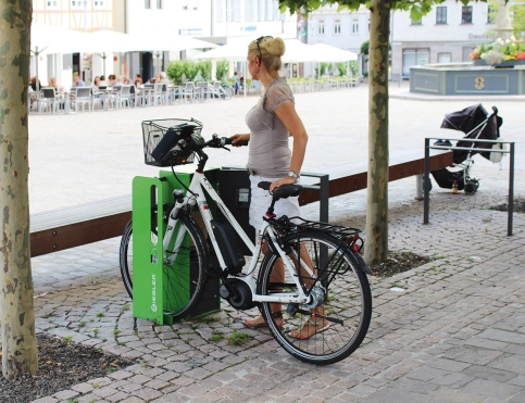 Abstellanlage VELO-CONNECTOR mit Ladeschließfach
