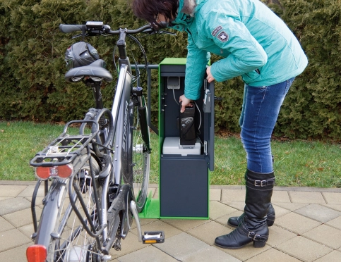 Abstellanlage VELO-CONNECTOR mit Ladeschließfach