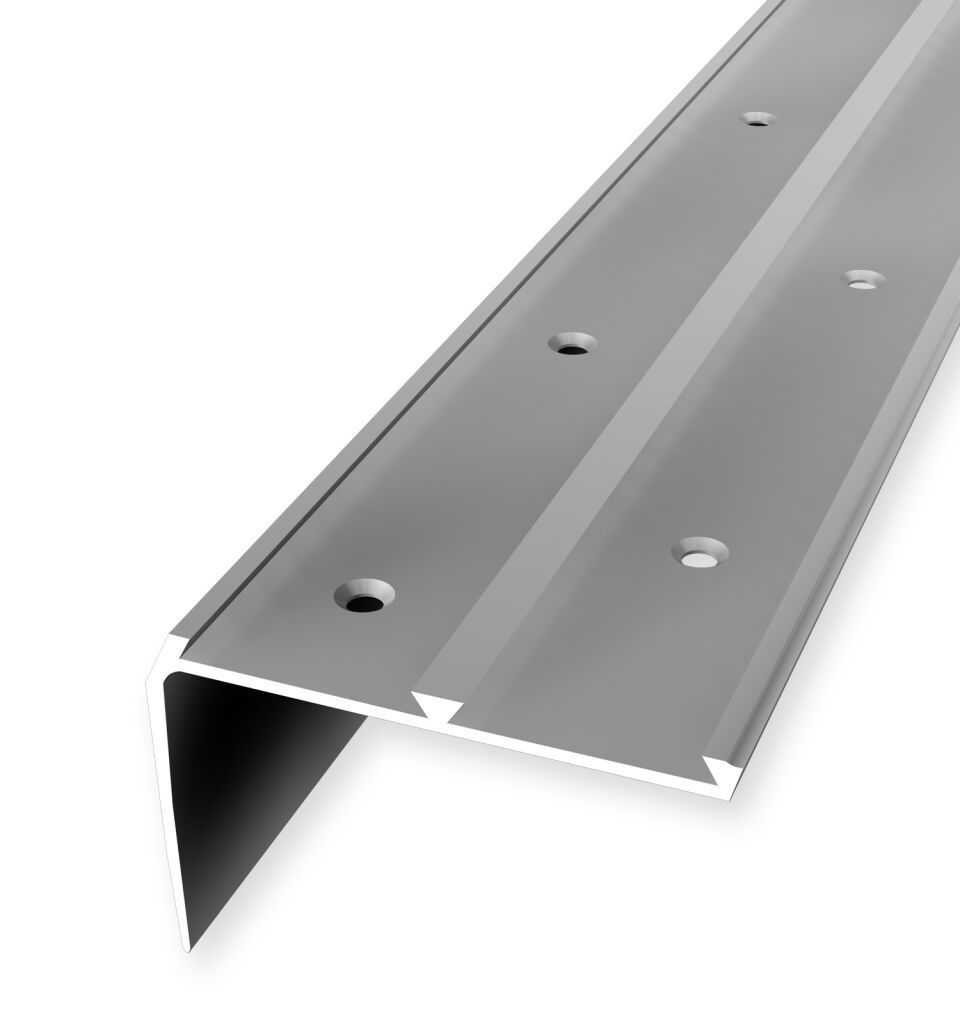 Treppenkantenprofil 5000 mm SBS Typ 704 Aluminium eloxiert silber 4 - 5 mm versetzt vers. gebohrt, für 2 PVC-Einl.