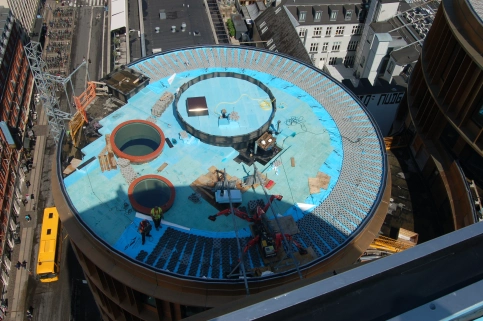 Axeltorv 2 – Multifunktionsgebäude mit Umkehrdächern in Zentrum von Kopenhagen