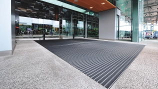 Top Clean Stabil 17: Gummiprofil schwarz, Changi Airport Singapore