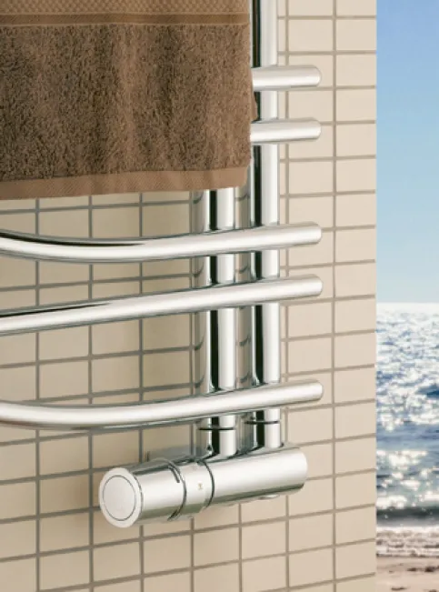 Die Ventilsets, hier VHX DUO in Chromausführung, ermöglichen eine technisch und optisch saubere Gesamtlösung. Ganz ohne “Montagespuren”.