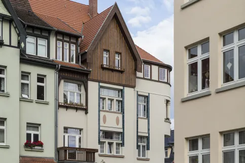 Die denkmalgeschützte Villa in Eisenach wurde originalgetreu mit Putzsystemen des Werktrocken­mörtelherstellers SAKRET saniert.