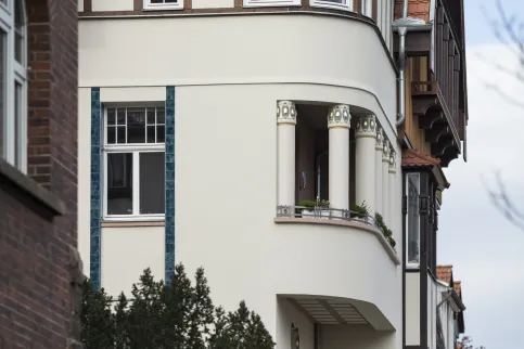 Zum Einsatz kamen die SAKRET Produkte sowohl auf den großen Fassadenflächen als auch bei handwerklich anspruchsvollen Details.