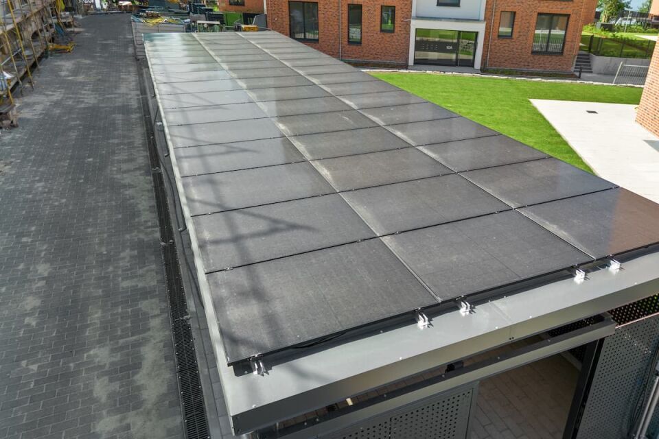 Trapezblechdächer mit PV-Anlagen