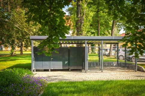 Einhausung für Müllcontainer und Fahrräder, Vollblech und Gittermatte