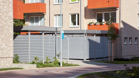 Fahrradhäuser - Trapezblechdach, Seitenverkleidung Stahlwellblech, Hängeschiebetor
