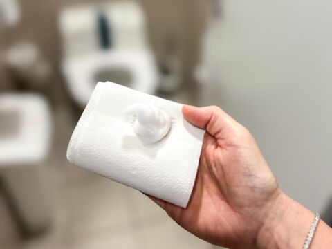 Intimpflege und Reinigung empfindlicher Haut: CWS Toilet Paper Foam Spender