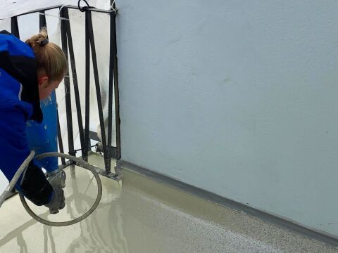 Zuverlässige Abdichtung mit Flüssigkunststoffen auch bei niedrigen Temperaturen