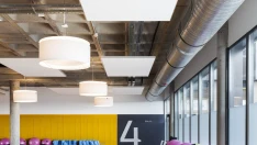 Mineral-Deckensegel MINERAL Sonic Line (© Knauf Ceiling Solutions)