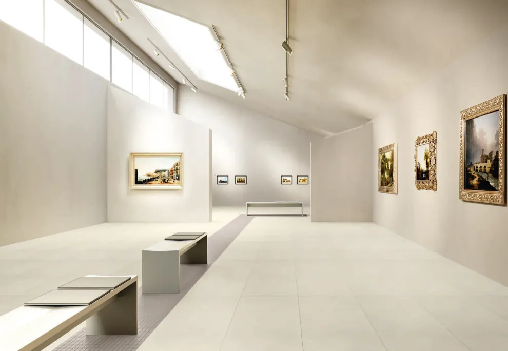 System S im Museum: Farbe Osso 60 x 120 cm / Mosaik Taupe 30 x 30 cm