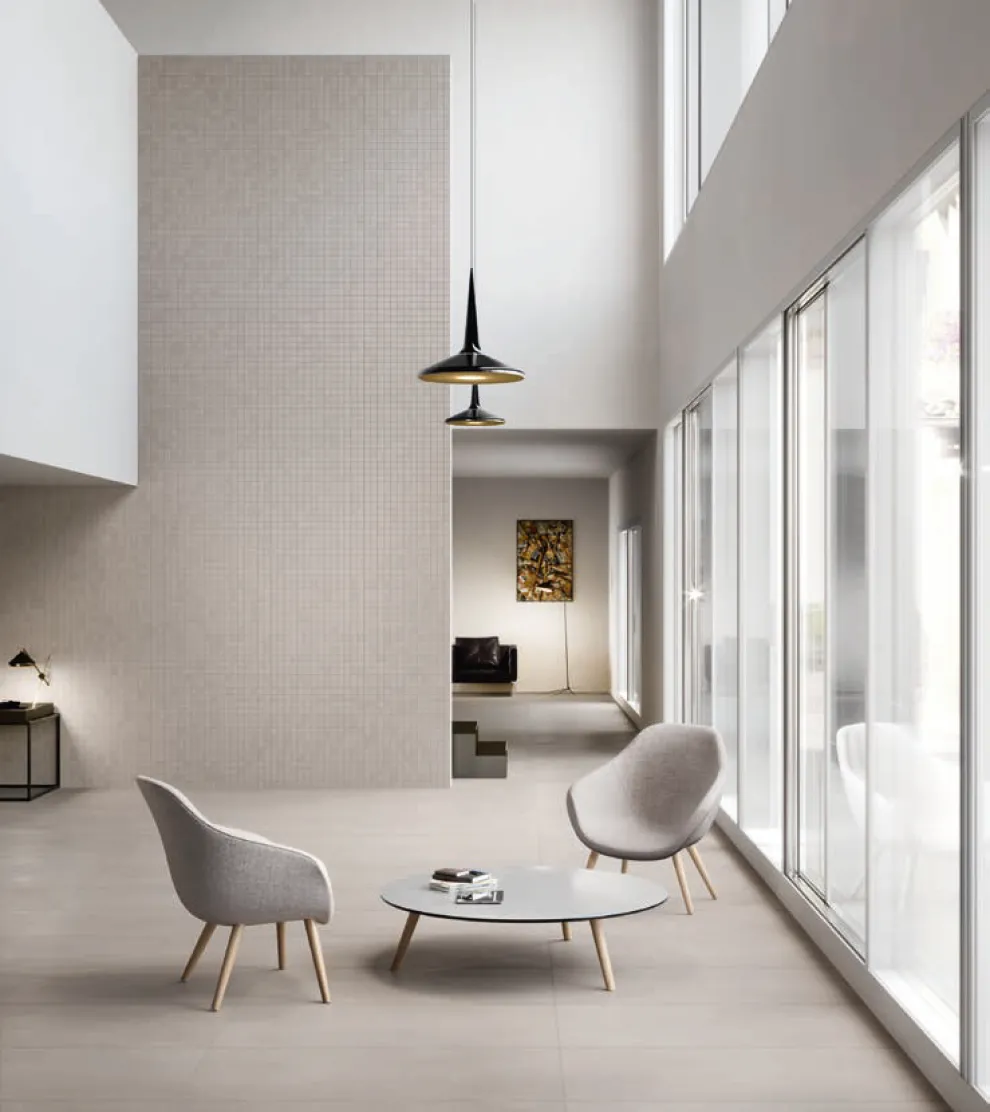 System S im Privatbereich: Mosaik an der Wand: Farben Cenere 30 x 30 cm / Fliesen am Boden: Farbe Cenere 60 x 120