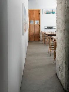Feinsteinzeug Room in Steinoptik