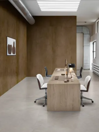 Wand: Grande Metal Look Corten, Boden: Grande Concrete Look Smoke