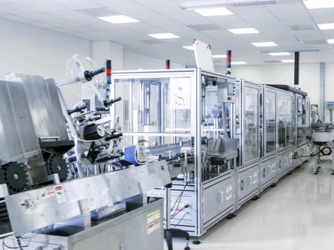 Bodenbeschichtungen für Reinräume, System: StoFloor Cleanroom BB OS in der Medizintechnik.