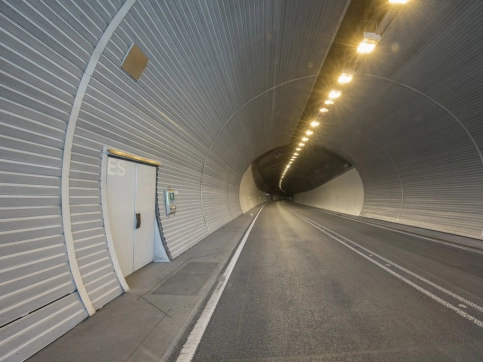Tunnelbeschichtung mit StoPox TU 100: Tunnel Ursulaberg, Pfullingen, DE. Foto: Foto:Isabell Munck