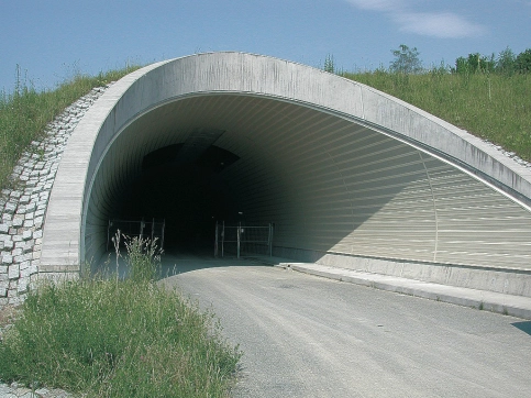 Versiegelungsarbeiten als Spritzwasserschutz: Tunnel Döggingen, DE. Foto: StoCretec