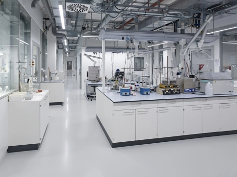 Bodensysteme für die Medizintechnik: Chemisches und Veterinäruntersuchungsamt Rheinland, Hürth, DE. Foto: Guido Erbring
