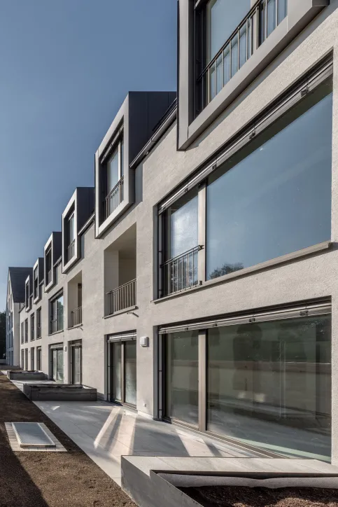 Ausgeklügelte Funktionalität, perfekt in die Dämmfassade integriert – der JOMA Jalousiekasten.