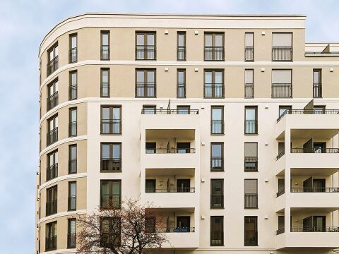 Fortschrittliches Lüftungssystem für moderne Wohnanlage mit 76 Einheiten