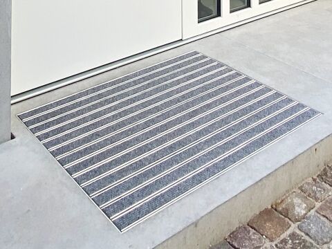 Eingangsmatte mit extra breiten Aluminiumprofilen