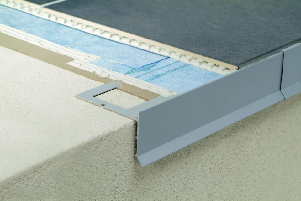 BLANKE BALKON-ABSCHLUSSWINKEL, Aluminium