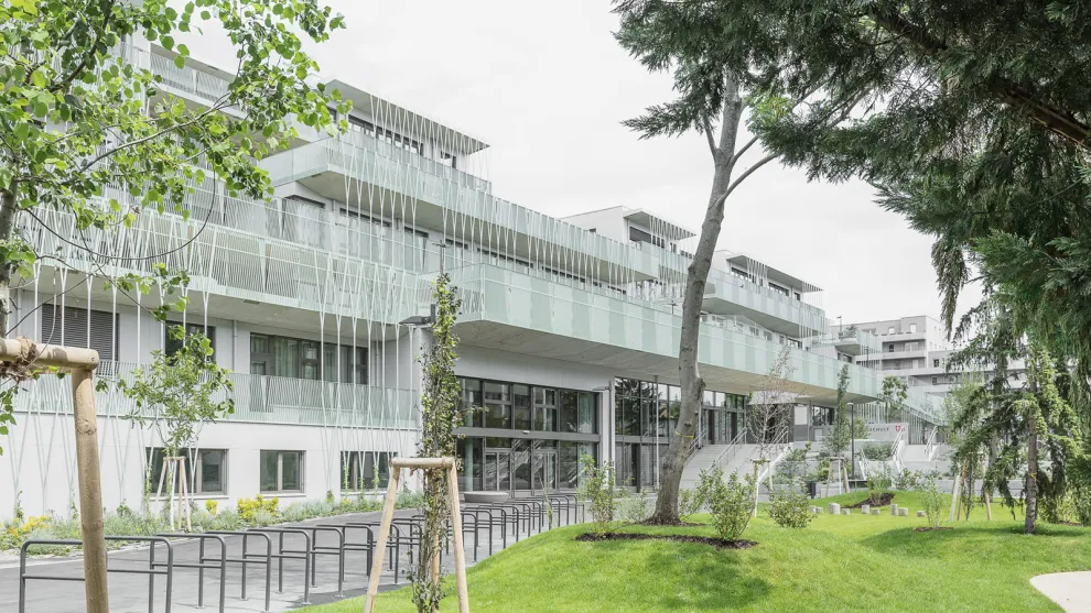Auf einem rund 3,2 Hektar großen brachliegenden Areal in der Deutschordenstraße realisierte die Stadt Wien nach dem Entwurf von Shibukawa Eder Architects ZT GmbH, Wien, den Bildungscampus Anna und Alfred Wödl.