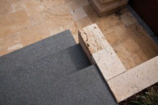 EHL Scara Naturstein Blockstufe