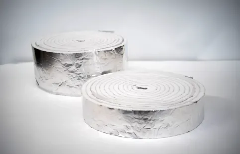 Die Rexalit® Brandschutz-Isolierung ist in 10 und 20 cm breiten Streifen erhältlich.