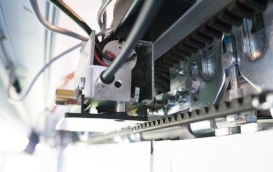 Record VRR – automatische Bolzenverriegelung für Schiebetüren