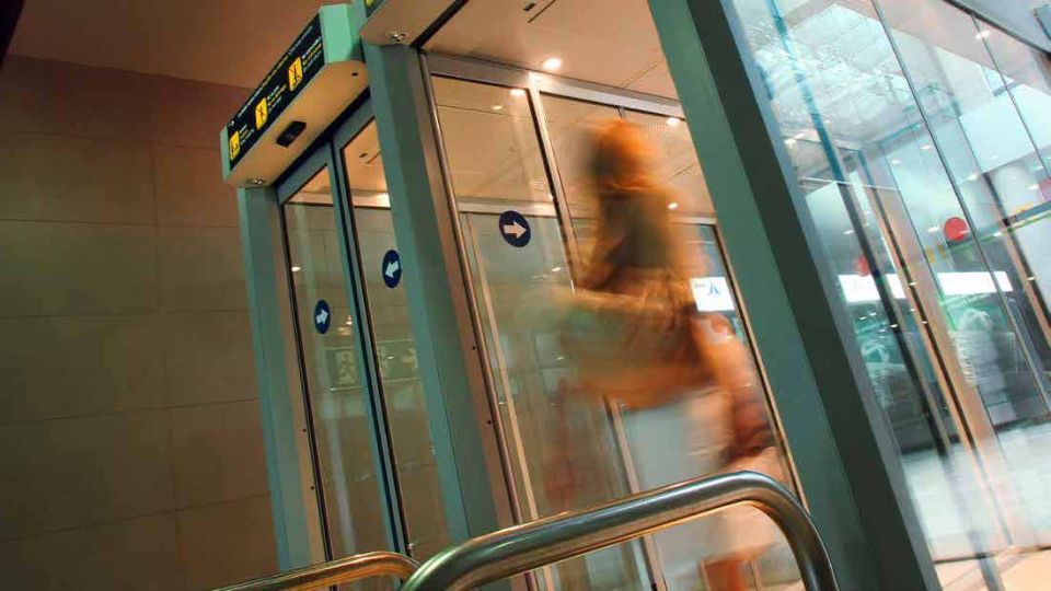 Record FlipFlow WIDE – Sensorüberwachte automatische Pforte für den richtungsgebundenen Personenfluss