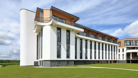 llness-Komplex “Vytautas Mineral SPA“ (Folie RAL 7016 Anthrazitgrau), Architekt: Audronė Miniotaitė, Viktorija Puodžiūtė,Robertas Gasionis, Darius Osteika I Foto: Irena Balteniene