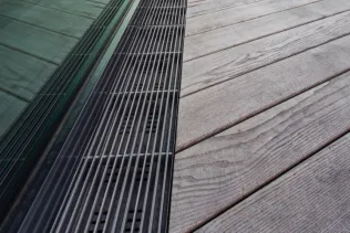 Drainrinne mit Linearrost, ESO Supernova Garching