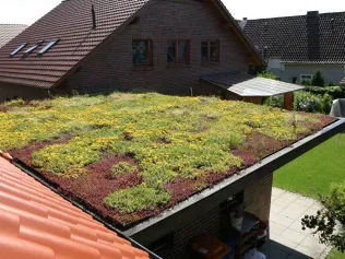 Dachdeckung mit TOPGREEN Gründachschale GDS 15