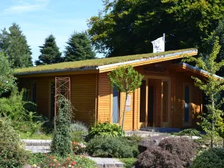 Dachdeckung mit TOPGREEN Gründachschale GDS 15