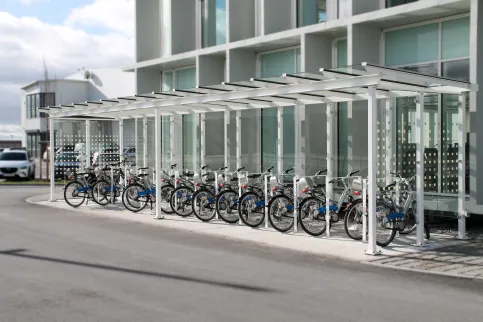 Überdachungssystem Passau mit Fahrrad-Anlehnbügeln