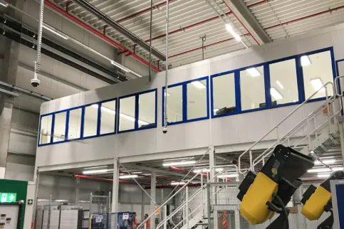 Anwendungsbeispiel Hallenbüro als Sonderkontruktion