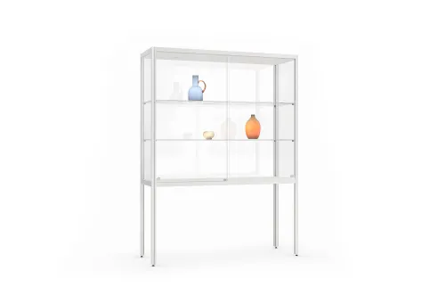 Die Vitrinen-Serie FACTORY bietet eine professionelle und sichere für Produkte und Ausstellungsstücke.