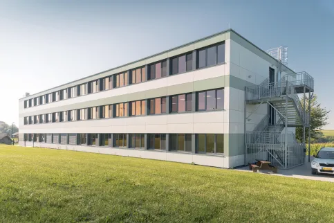 ModuLine® Modulräume sind für die dauerhafte Nutzung konzipiert und verbinden räumliche, kostentechnische und gestalterische Flexibilität.