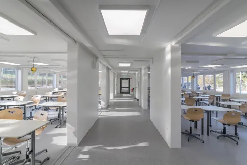 Bildungsgebäude aus mobilen Raumsystemen von KLEUSBERG lassen sich individuell ausstatten.