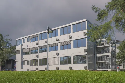 Die Raumsysteme der Serie PLUS können flexibel bis zu 60 Monate gemietet werden, beispielsweise während Umbau- und Sanierungsmaßnahmen.