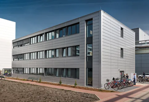 ModuLine® Gebäude können mit einer Putz-, Metall-Kassetten- oder Holzfassade versehen werden.
