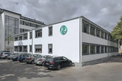 ModuLine® Gebäude bieten eine optimale Anbindung an Bestandsgebäude und somit das gesamte Umfeld.