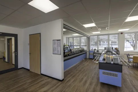 Sozialgebäude mit integrierter Cafeteria und Ausgabeküche sind realisierbar.